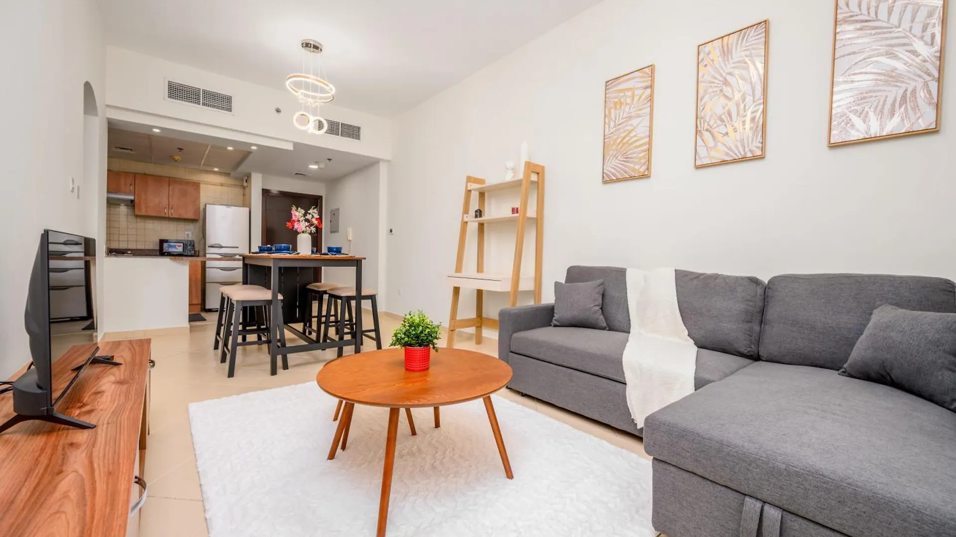 Luxurious 1-Br Apt In Active Dubai Marina