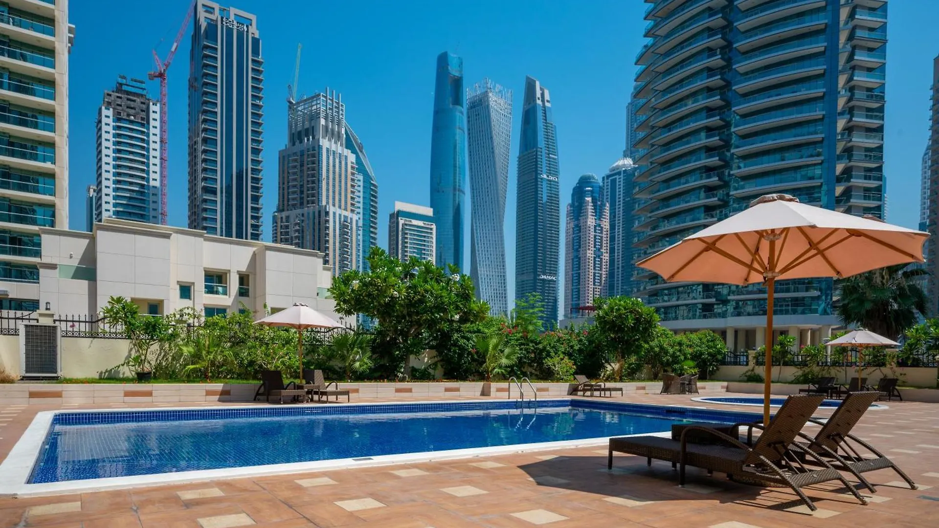 Luxurious 1-Br Apt In Active Dubai Marina Apartment