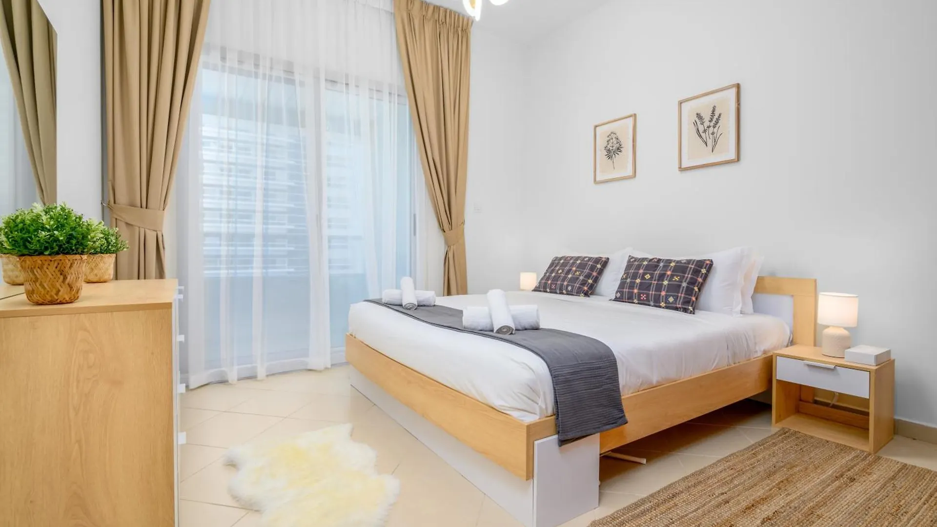 Apartment Luxurious 1-Br Apt In Active Dubai Marina