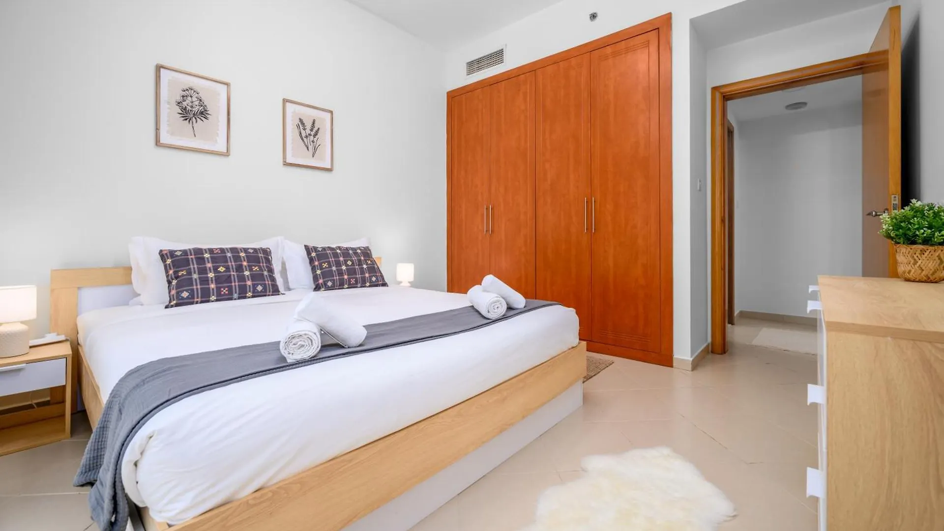 Luxurious 1-Br Apt In Active Dubai Marina United Arab Emirates