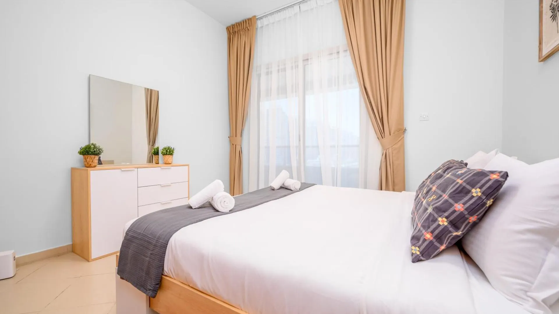 Luxurious 1-Br Apt In Active Dubai Marina United Arab Emirates