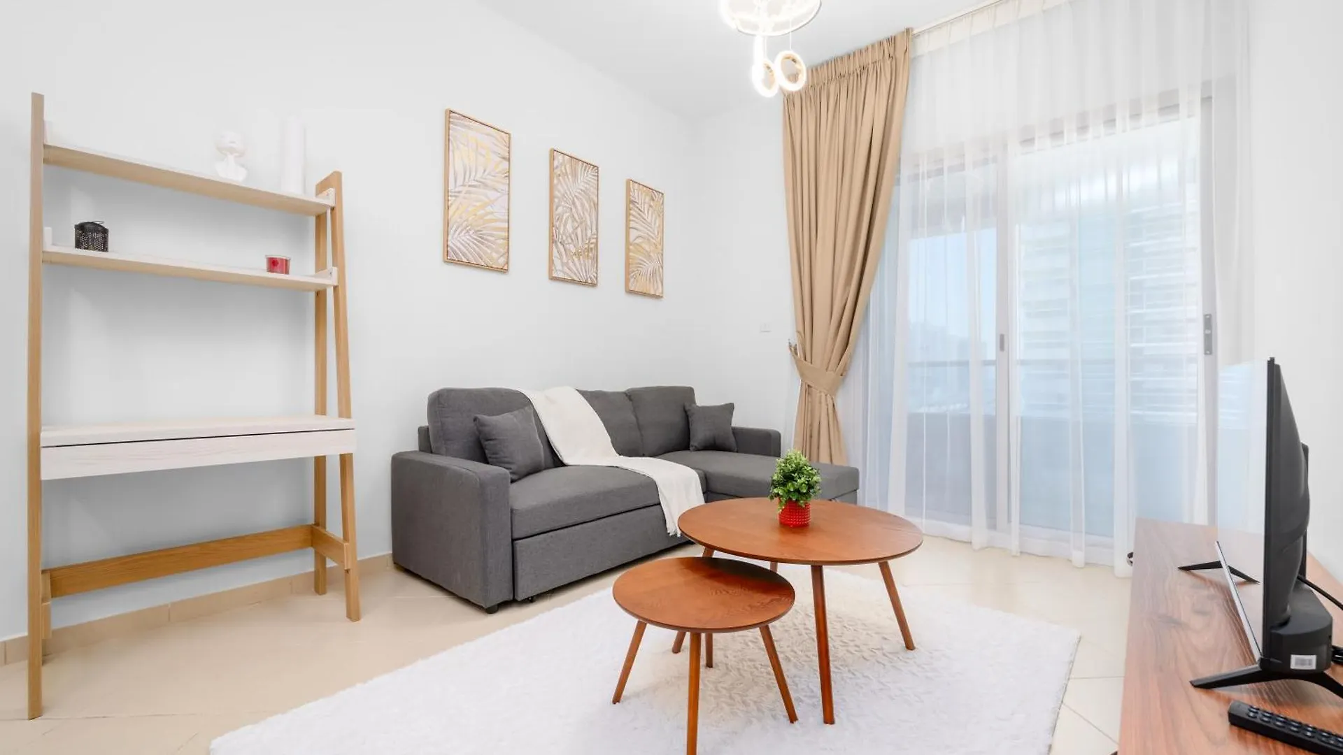 Luxurious 1-Br Apt In Active Dubai Marina