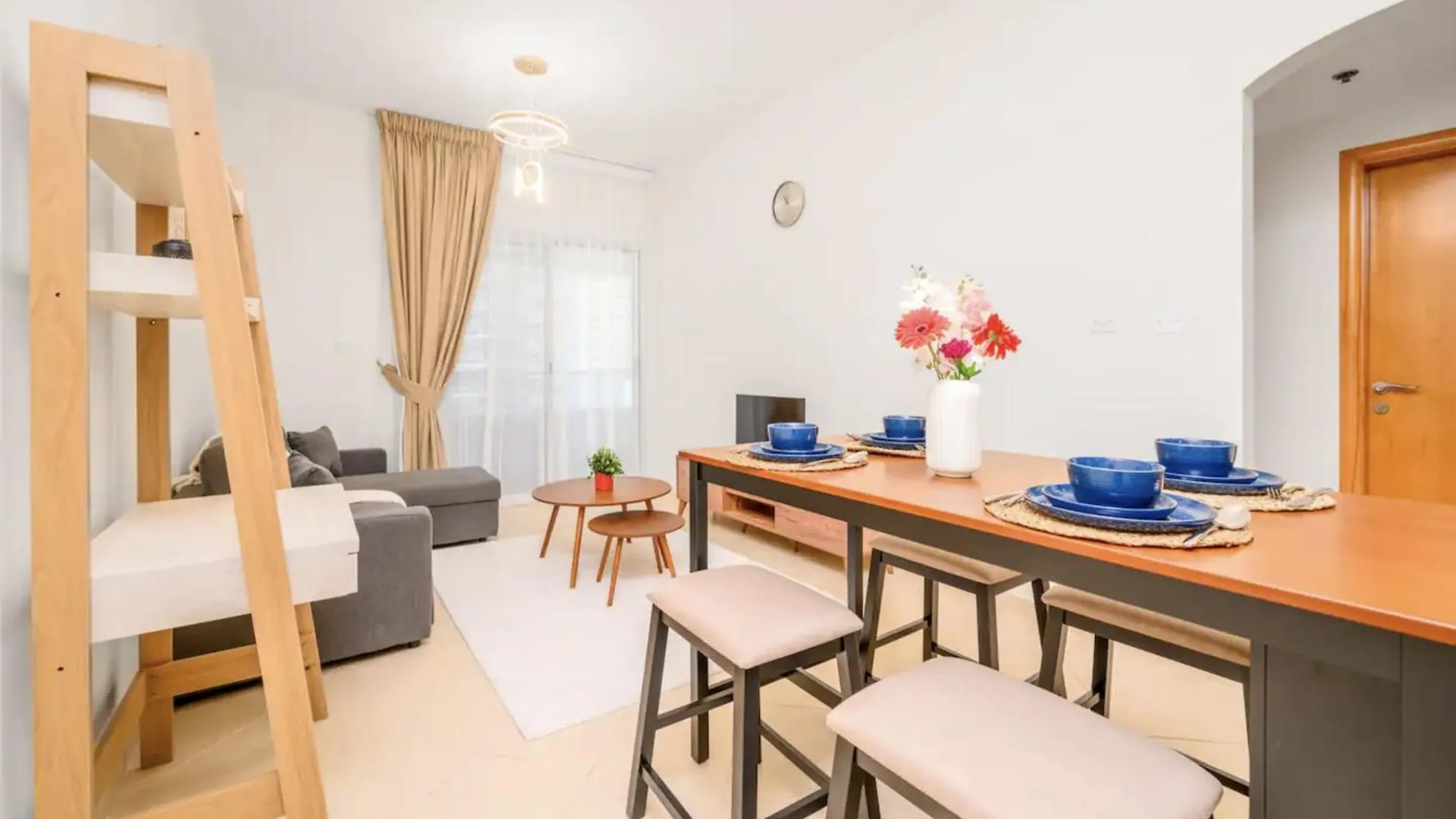 Luxurious 1-Br Apt In Active Dubai Marina